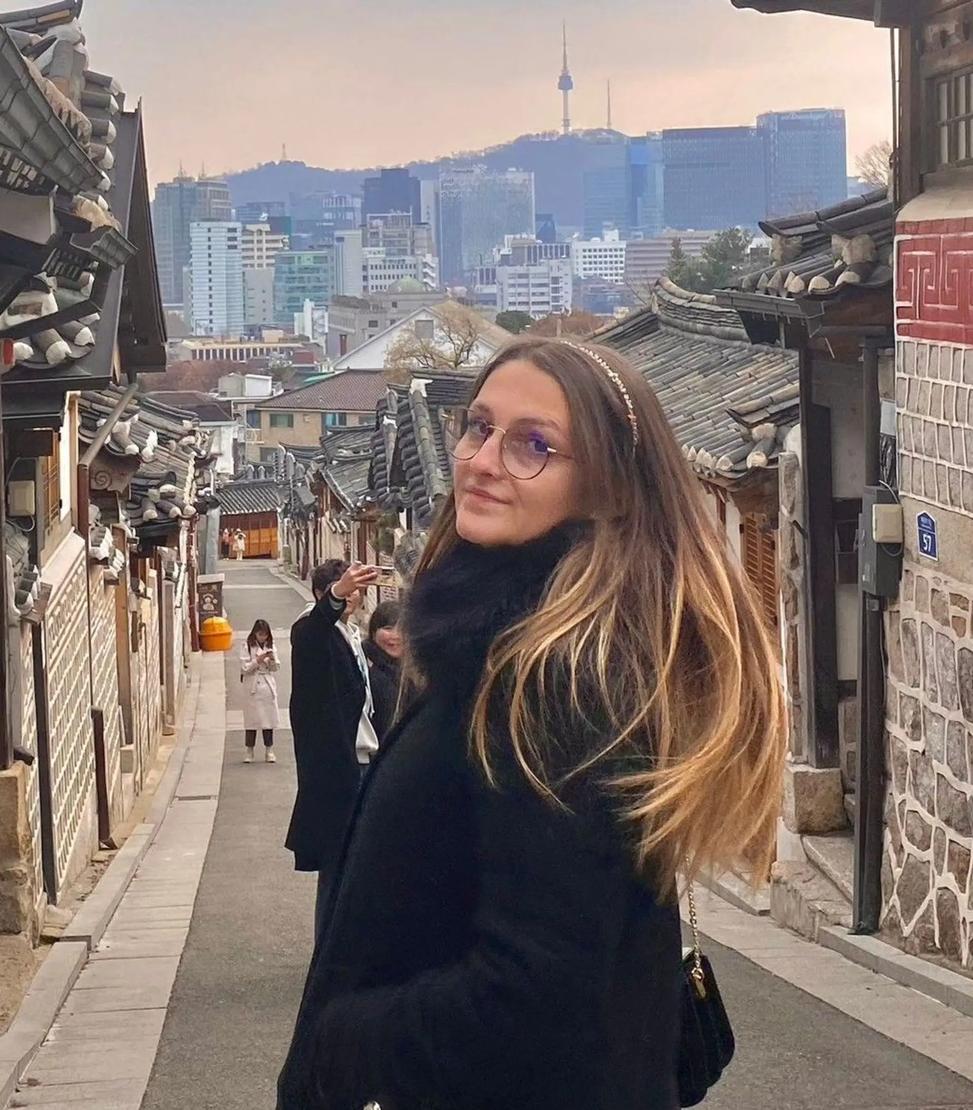 Portrait de Lisa Mariette, experte Shanti Travel en Corée du Sud, fascinée par le mont Hiei, la nature tranquille et les expériences immersives.