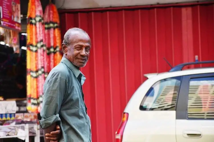 Voyage en Asie — Portrait d'un habitant de Little India à Singapour, une rencontre simple et authentique avec la population locale — Shanti Travel