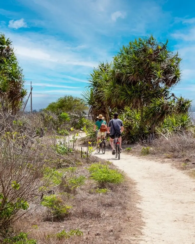 Mit dem Fahrrad auf Gili in Indonesien