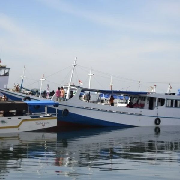 Mit dem Schnellboot nach Lombok hafen schiff