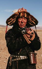 Voyage en Mongolie : Homme en costume traditionnel
