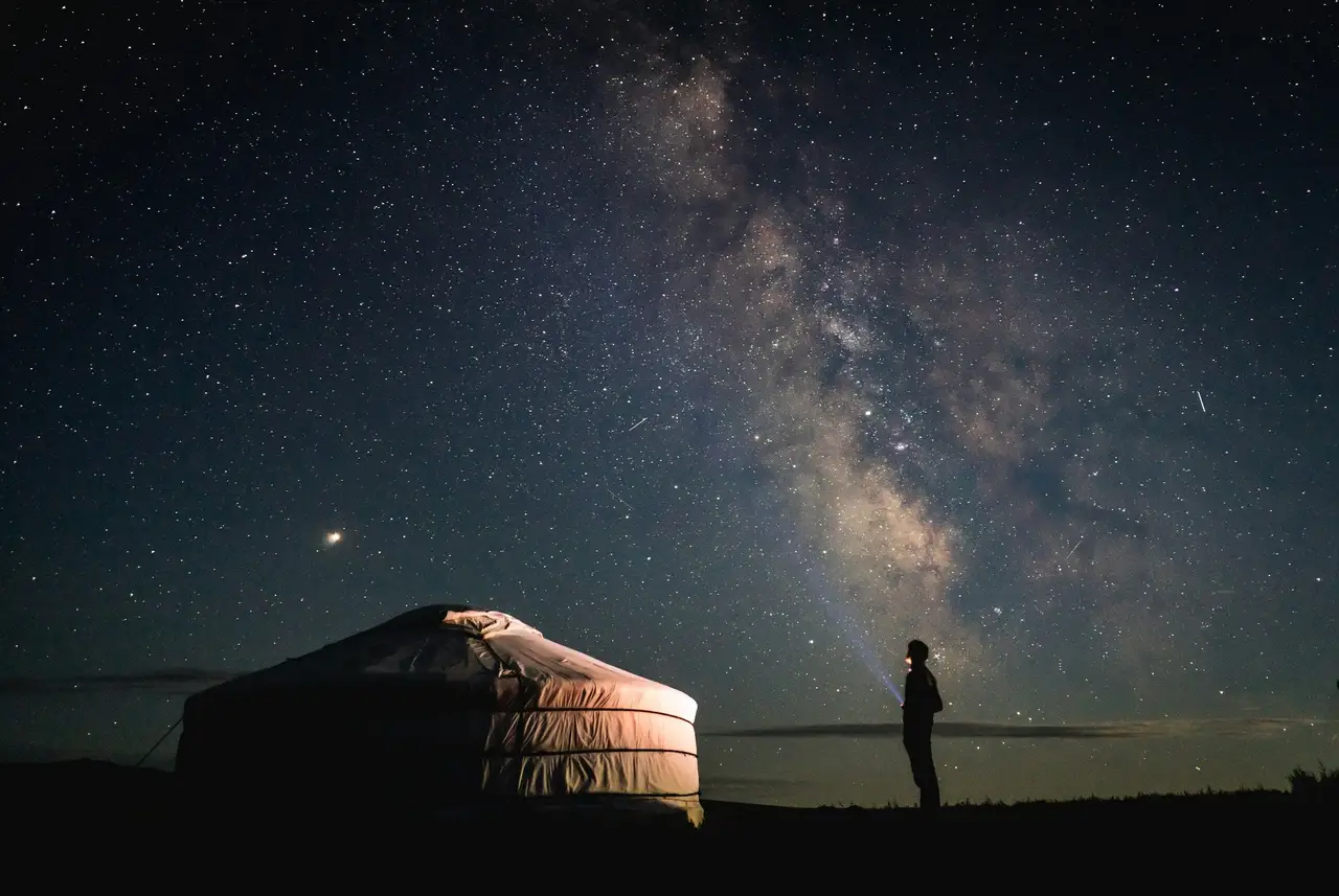 La beauté et spiritualité d'une nuit en yourte sous les étoiles en Mongolie
