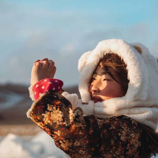 Une femme seule dans l'hiver mongol