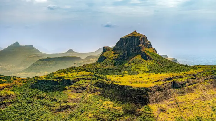 La région verdoyante de Nashik en Inde Centrale, parfaite pour la randonnée