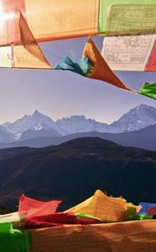 Voyage au Népal, Vue sur la montagne lointaine et la nature