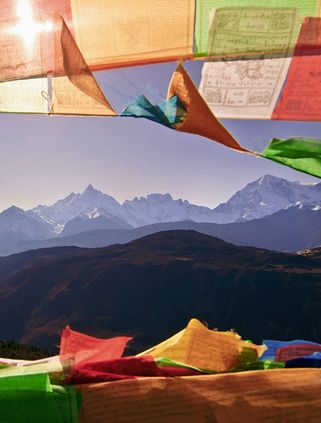 Voyage au Népal, Vue sur la montagne lointaine et la nature