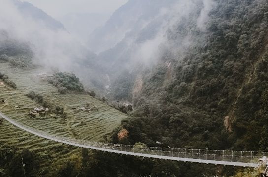 Überquerung der neuen Brücke in Nepal