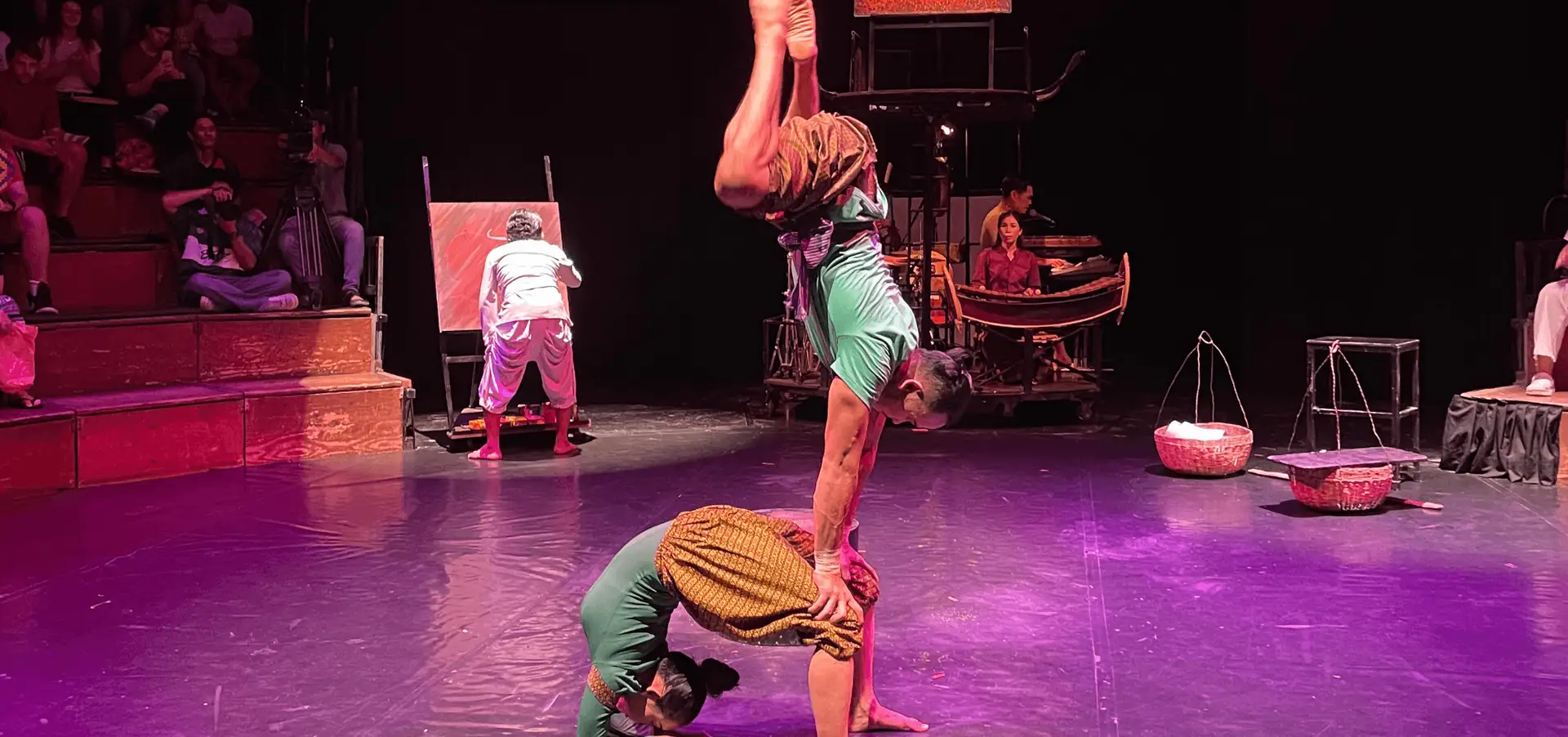 Voyage au Cambodge — spectacle du Phare Circus à Siem Reap avec acrobaties, théâtre et musique cambodgienne
