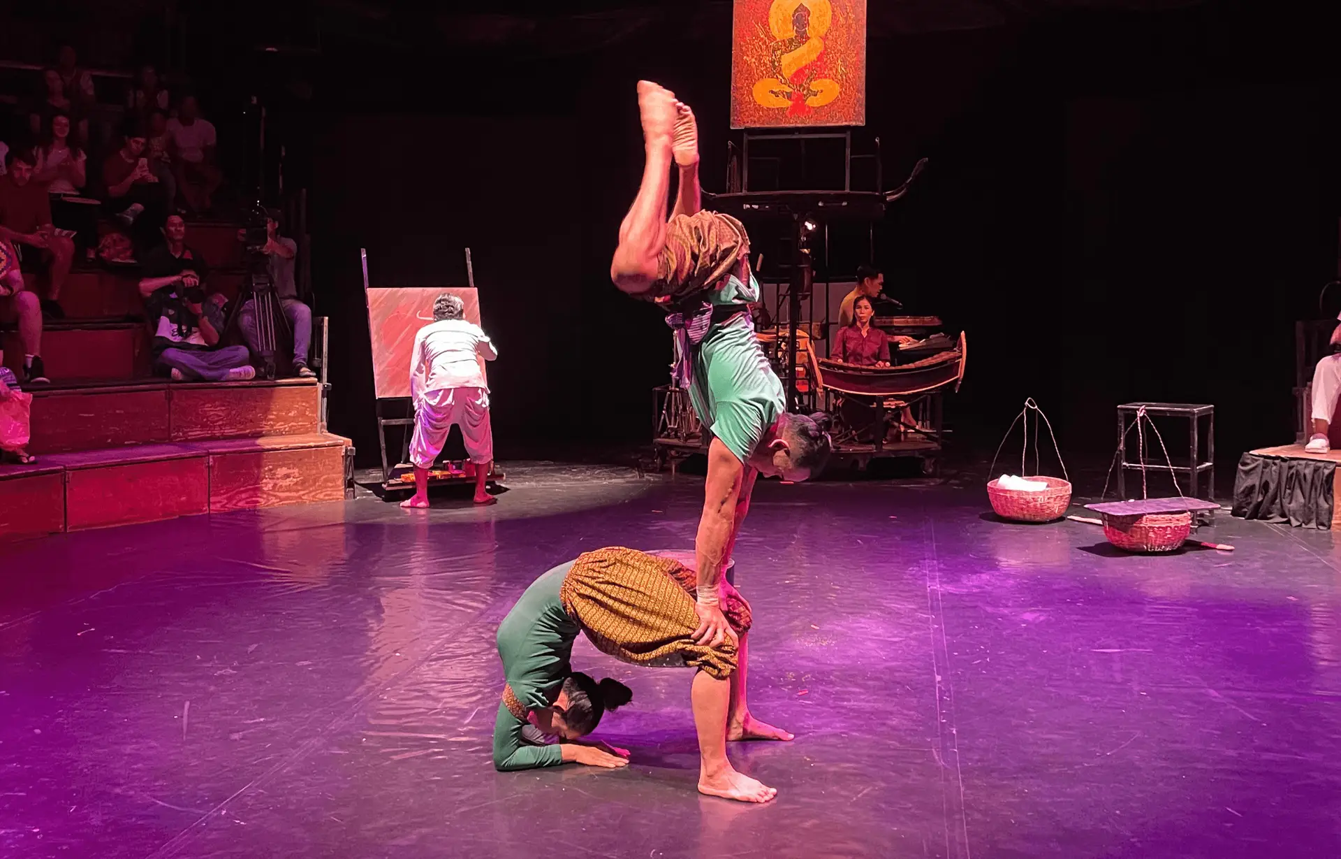 Voyage au Cambodge — spectacle du Phare Circus à Siem Reap avec acrobaties, théâtre et musique cambodgienne