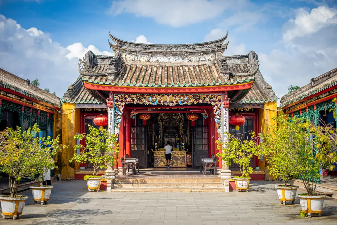 Pagode magnifiquement décorée à Hoi An, au Vietnam.jpg