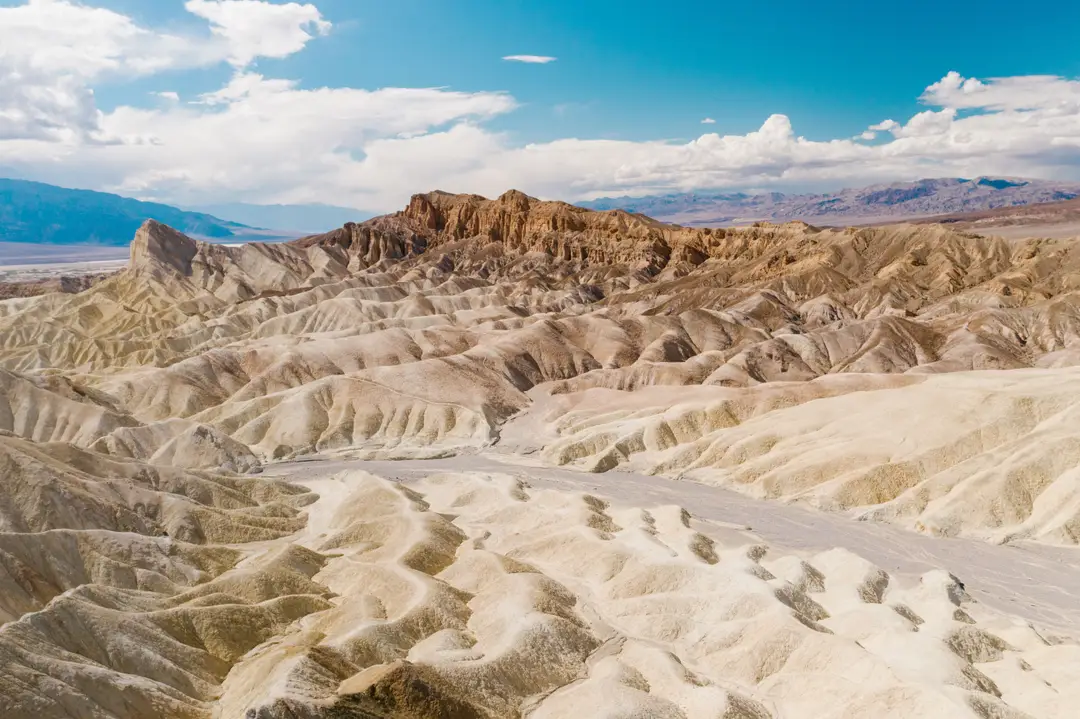 Paysage aride de Death Valley National Park, dans le désert de Californie.