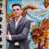 Portrait de Clément Garreau, expert Shanti Travel au Vietnam, passionné par les paysages de Pu Luong, les rizières et les traditions locales.