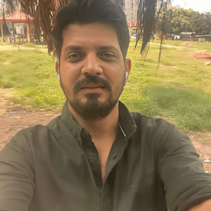 Portrait de Pradeep Rathore, expert Shanti Travel en Inde et Rajasthan, passionné par les traditions du désert, les forts majestueux et les rencontres humaines.