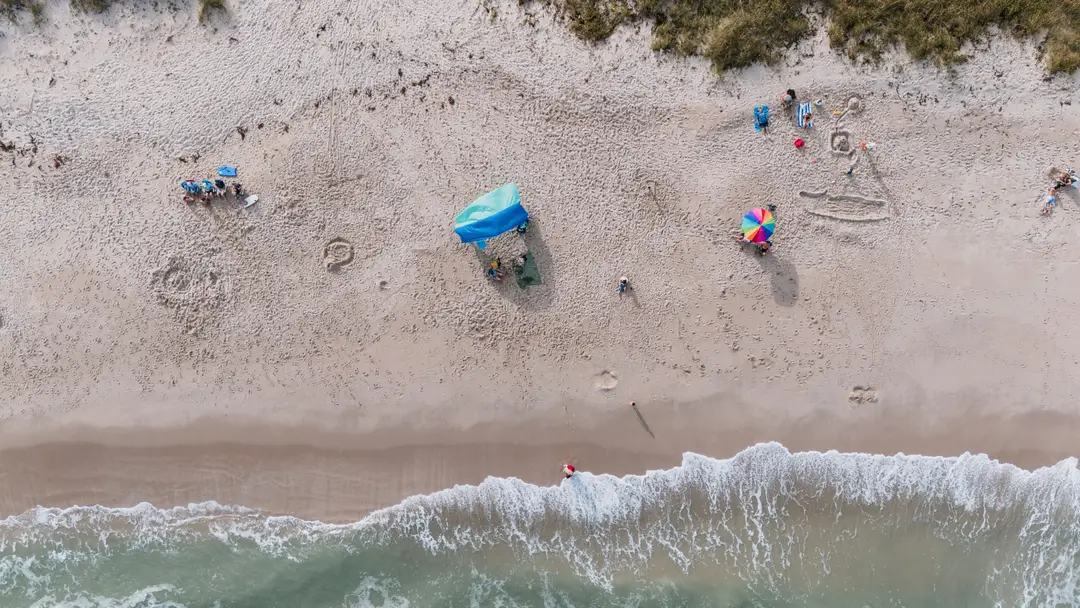 Vue aérienne d’une plage de Fort Pierce, sur la côte atlantique de la Floride.