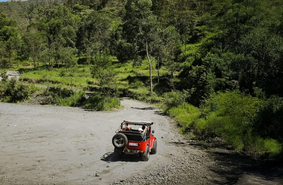 Mit dem Quad durch Reisfelder und Dörfer  in Indonesien