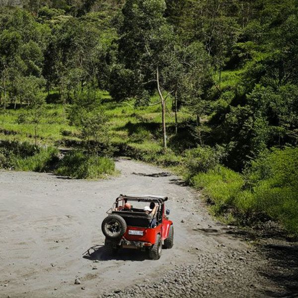 Mit dem Quad durch Reisfelder und Dörfer  in Indonesien