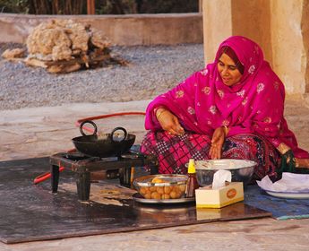 Dame-cooking-Oman