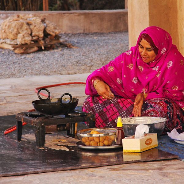 Dame-cooking-Oman