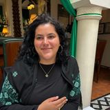 Portrait de Saphia Mugrabi, experte Shanti Travel au Japon, fascinée par l’atmosphère des ruelles de Kyoto et les cérémonies traditionnelles.