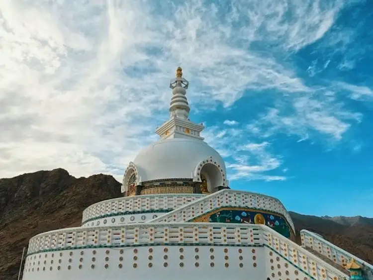 Besuch des Shanti Stupa