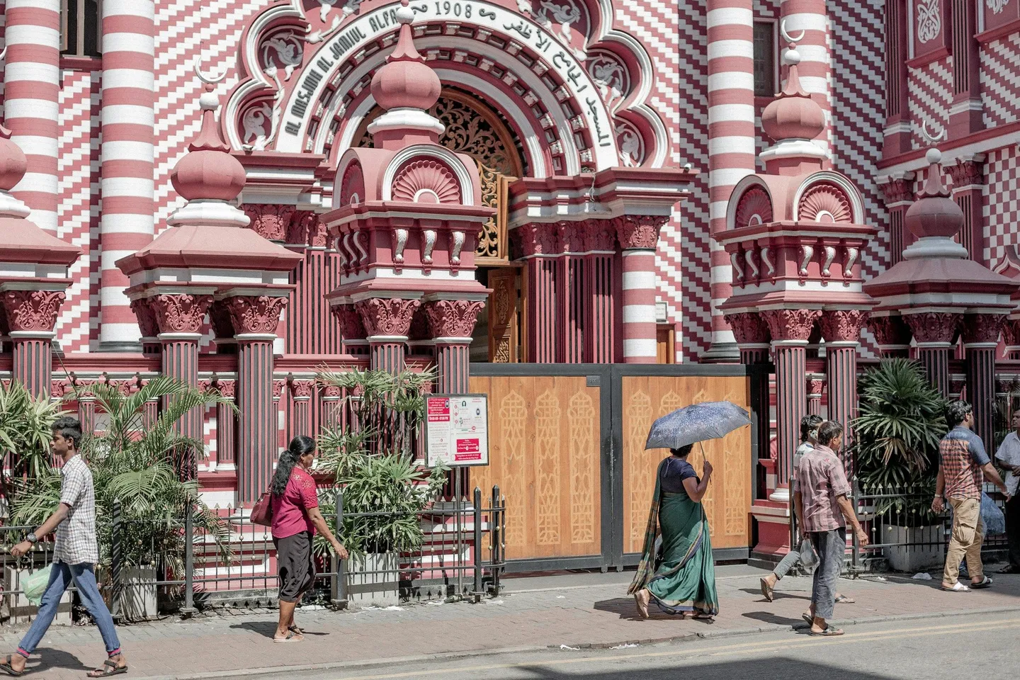 Sri Lanka Colombo mosque people unsplash.jpg