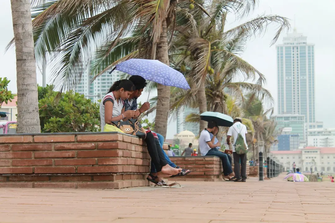 Sri Lanka - Galle face green - Colombo - couple - unsplash.jpg