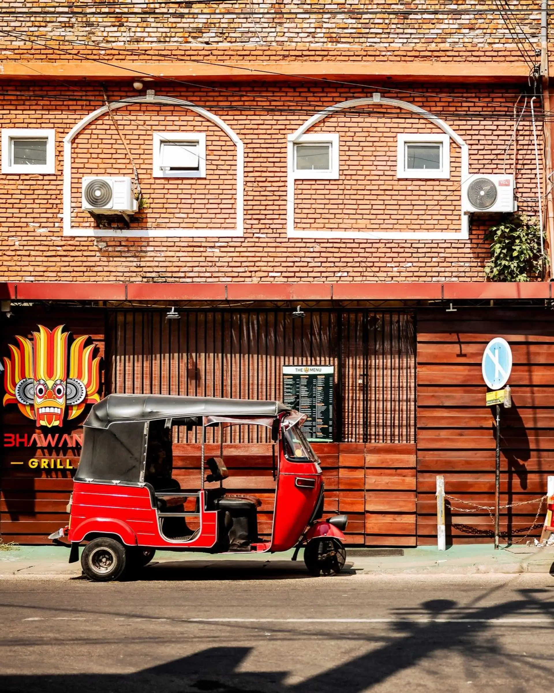 Voyage au Sri Lanka - Tuk Tuk devant une habitation