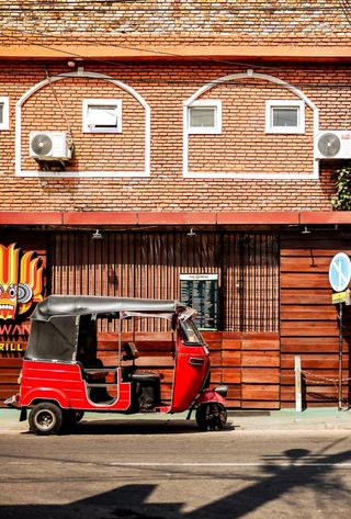 Voyage au Sri Lanka - Tuk Tuk devant une habitation