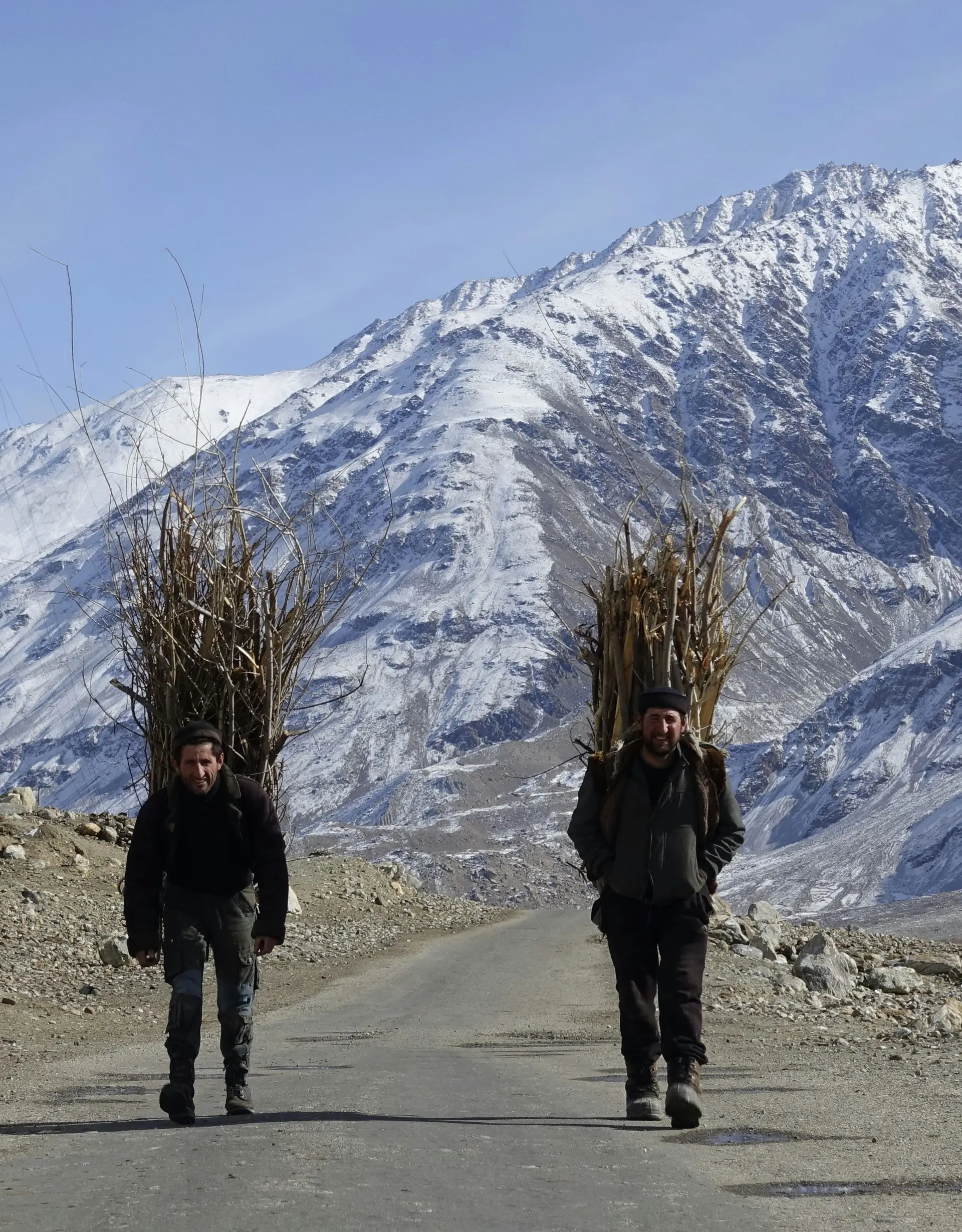 Voyage au Tadjikistan – Fermiers transportant du foin