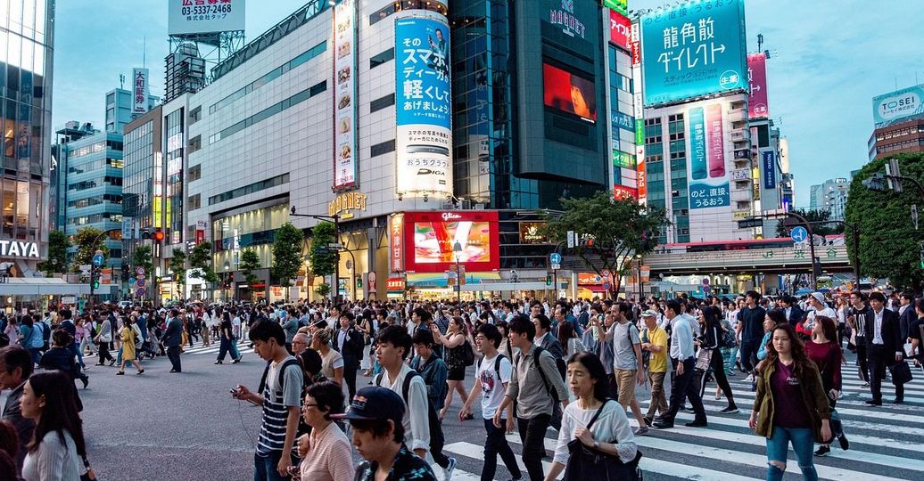 Voyage en Asie – Les quartiers animés de Shibuya et Shinjuku à Tokyo, une première immersion urbaine avec l'assistance de notre agence locale.