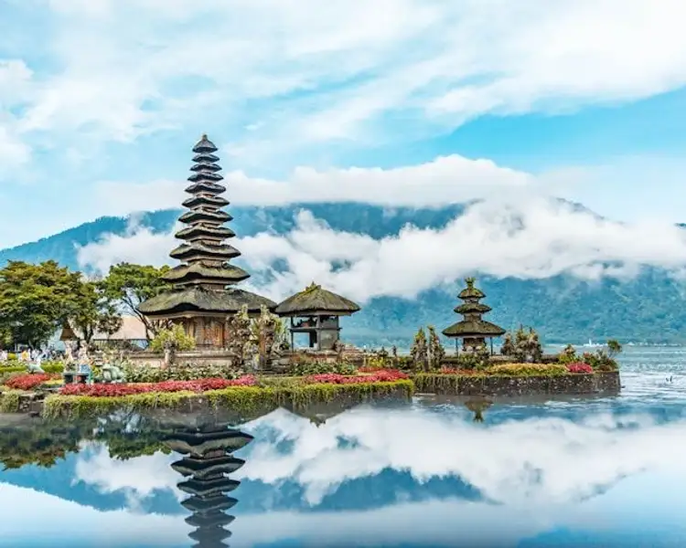 auf gehts zum Ulun Datu Beratan Tempel am see