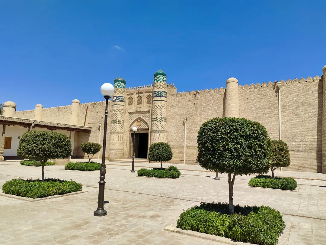 Un mur de forteresse historique à Boukhara, en Ouzbékistan