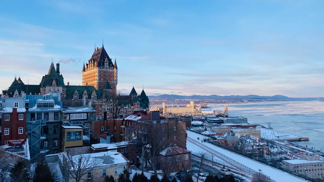 Le Château Frontenac sous la neige, dans le Vieux-Québec.
