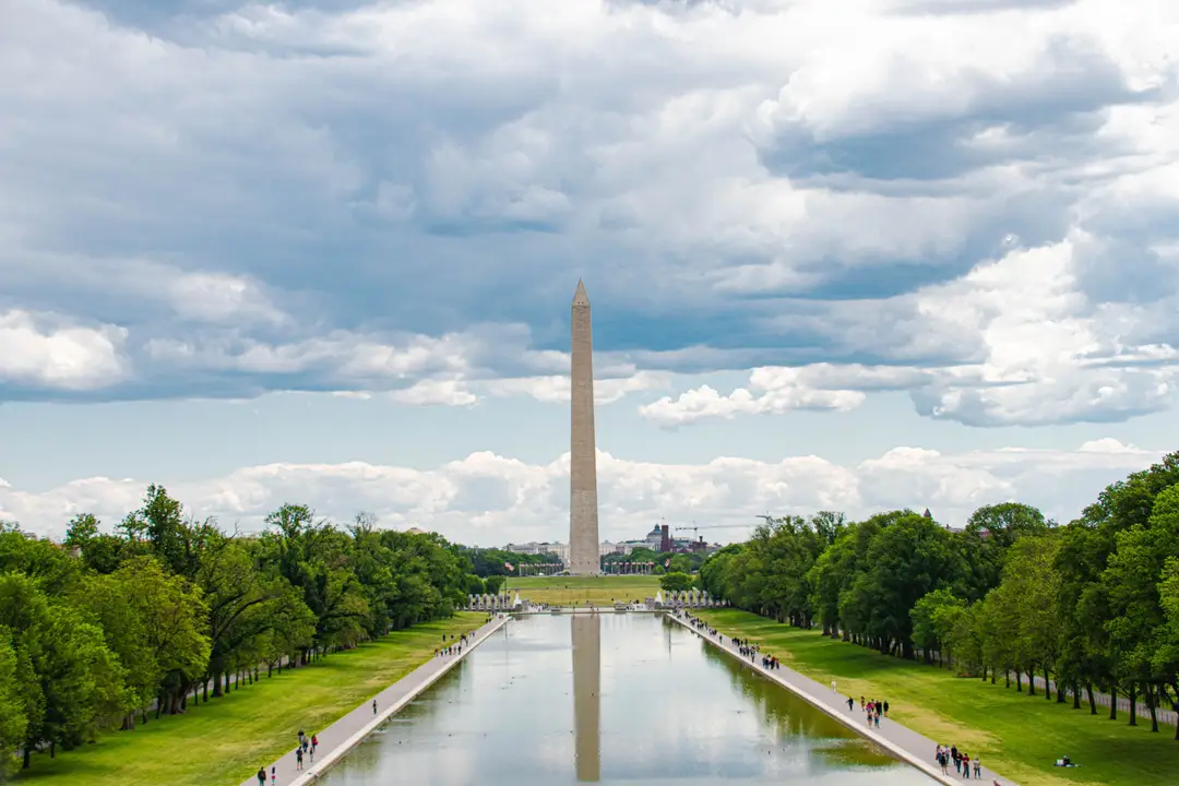 Le Washington Monument, obélisque emblématique situé sur le National Mall à Washington, D.C.