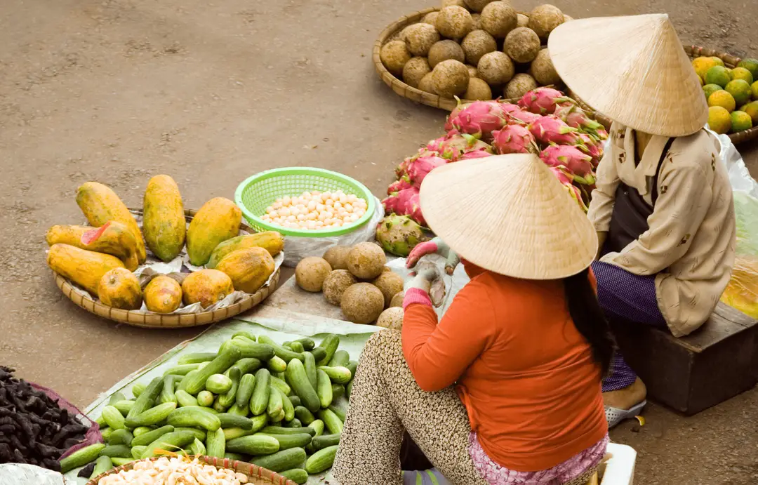 Vietnam - Canva - Market people - Ho Chi Minh (15).png