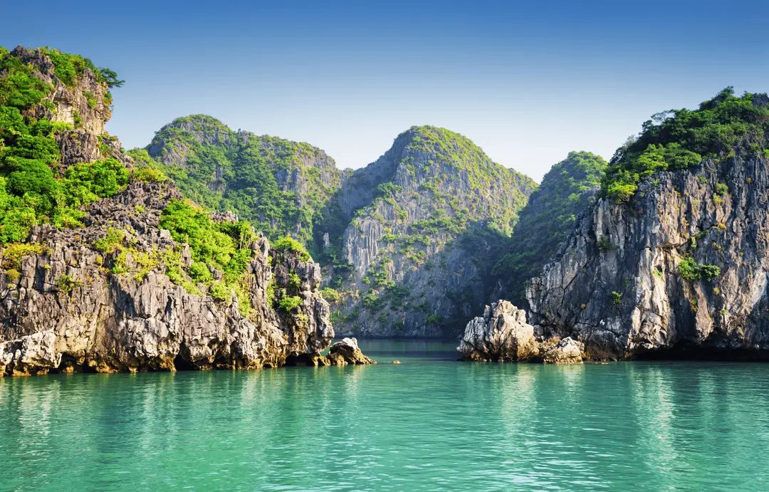 Vietnam - Canva - Baie d'Halong (3).png