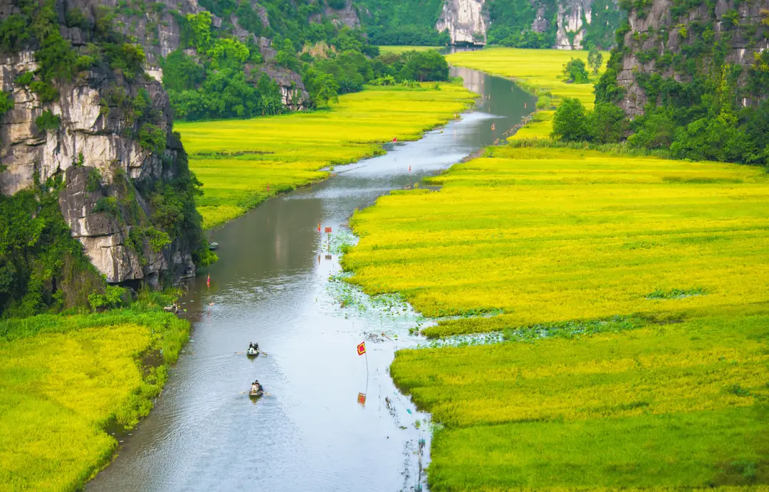 Vietnam - Canva - Boat trip Tam Coc -  Day 7.png