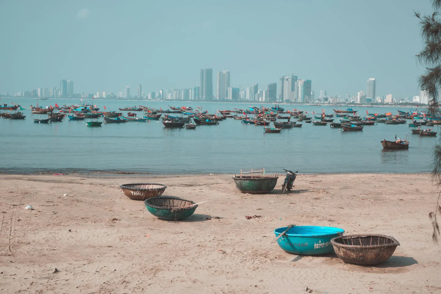 Vietnam Da Nang beach city pexels.jpg