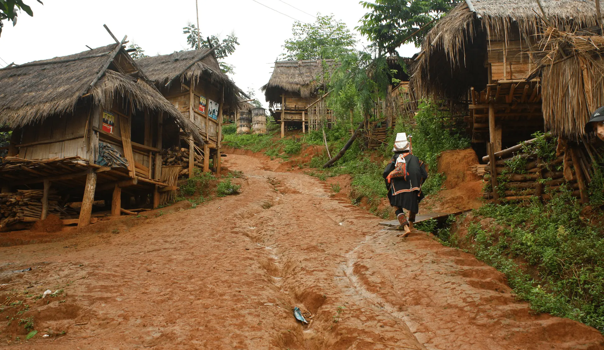 Voyage en Thaïlande — immersion dans un village Akha en famille à Chiang Rai avec rencontre locale et nuit chez l’habitant