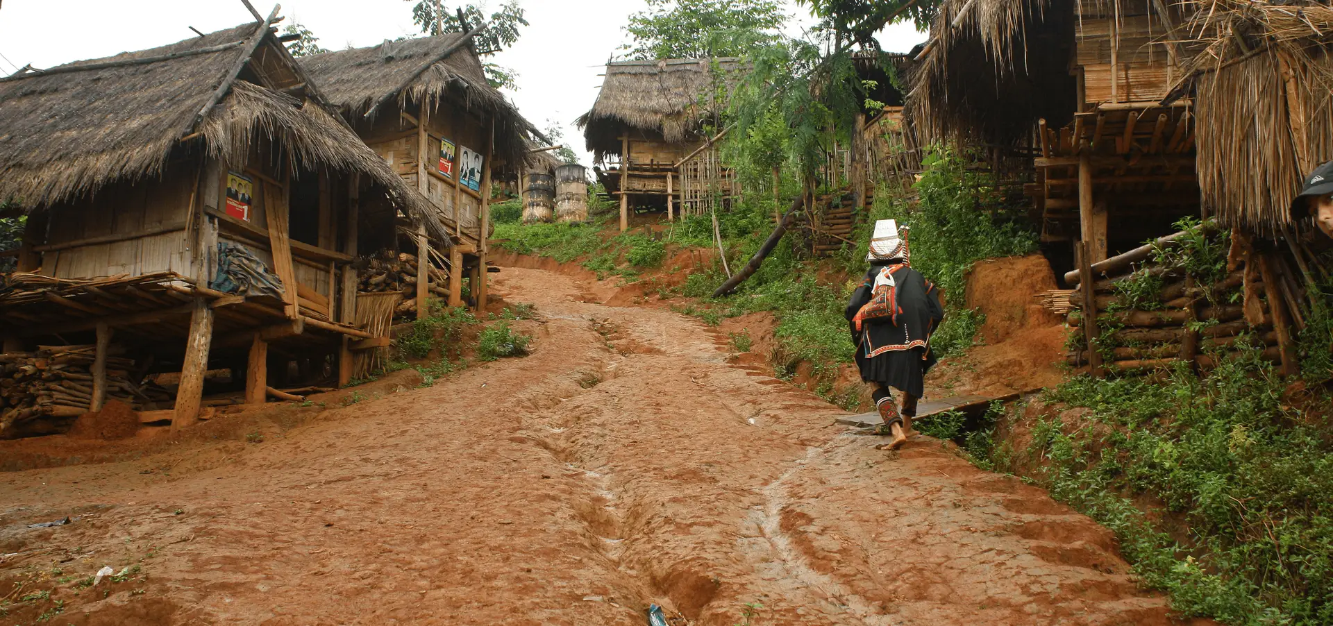 Voyage en Thaïlande — immersion dans un village Akha en famille à Chiang Rai avec rencontre locale et nuit chez l’habitant