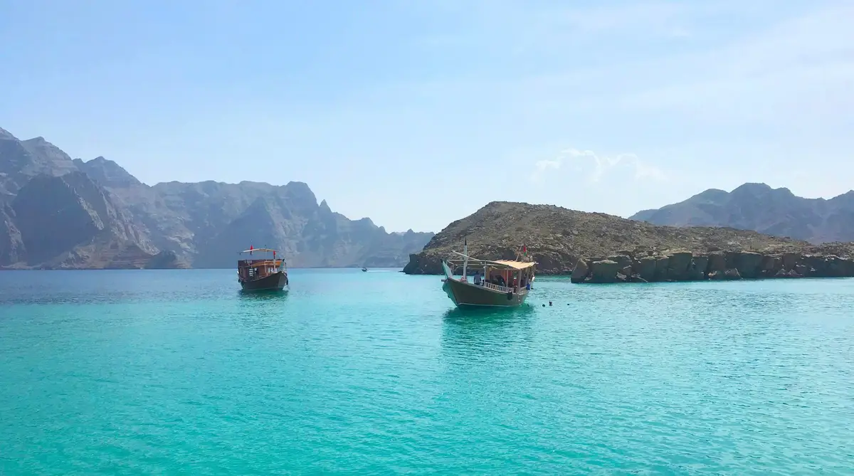 Croisière-dans-le-fjord-Khor-Sham