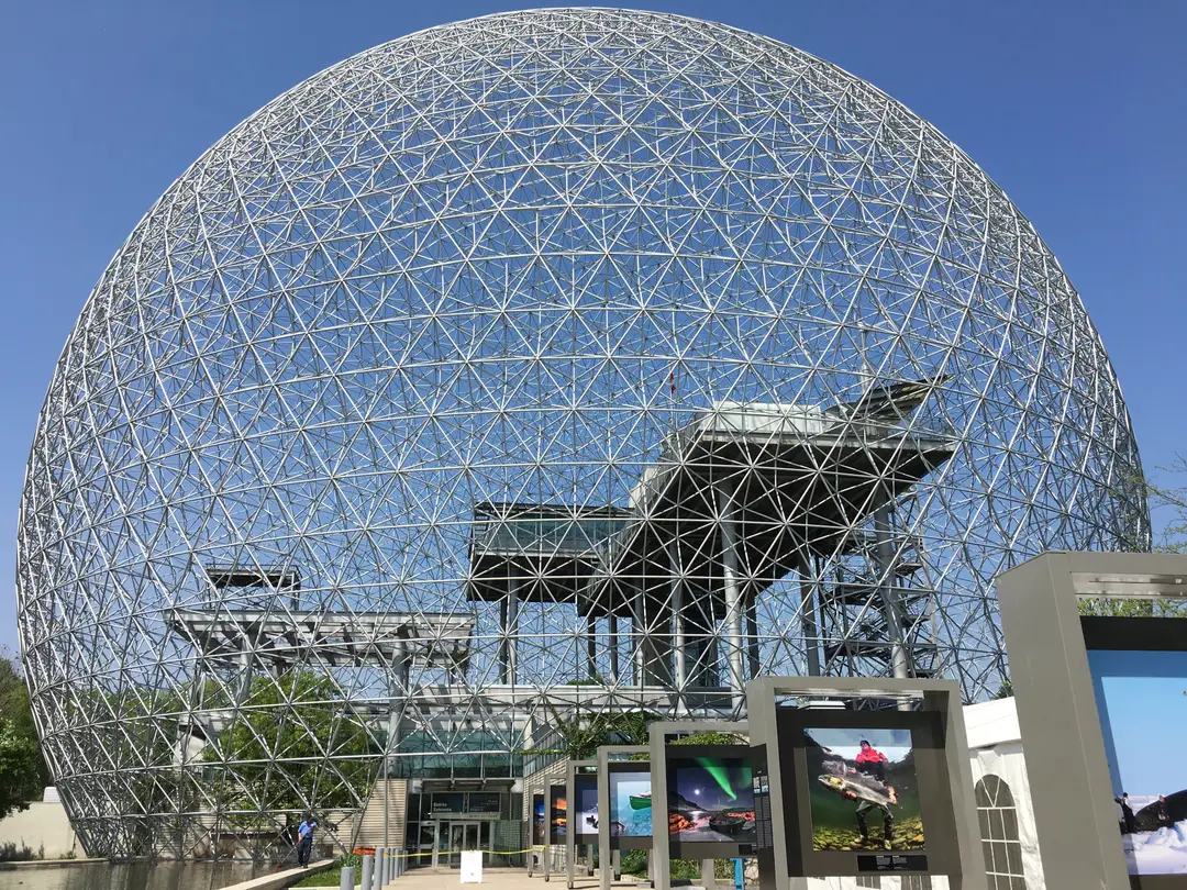 Le dôme géodésique de la Biosphère, dans le parc Jean-Drapeau à Montréal
