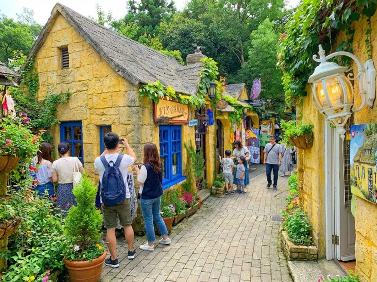 Besuch des Yufuin Floral Village in Japan
