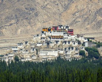 Monastere d'Alchi au Ladakh avec une agence locale