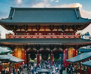 Voyage en Asie – porte Hozomon du temple Senso-ji dans le quartier d’Asakusa à Tokyo