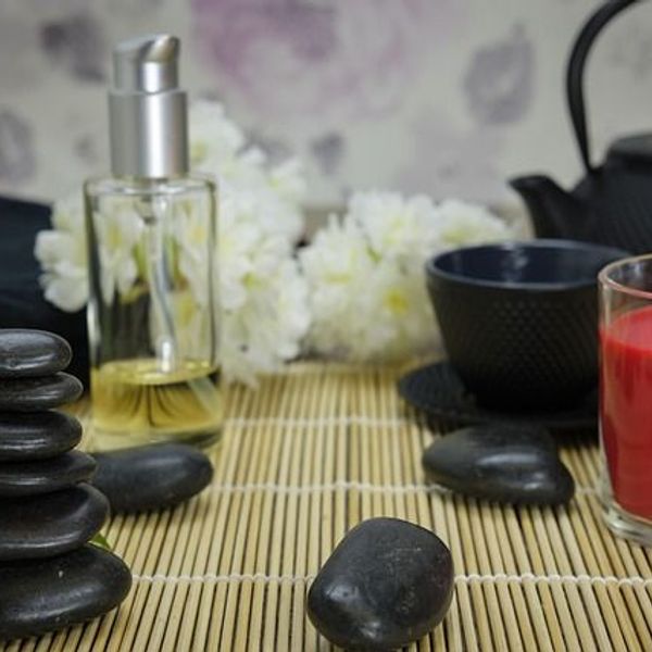 ayurvedanische massage an einem freien tag in indien