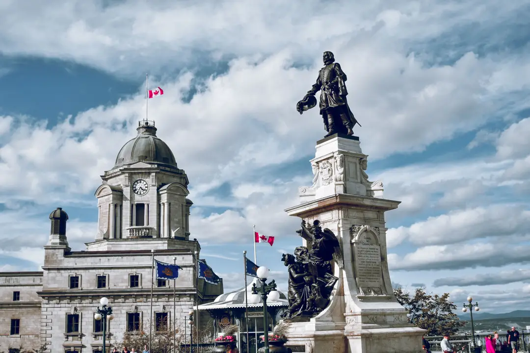 Bâtiment historique dans le centre de Québec.