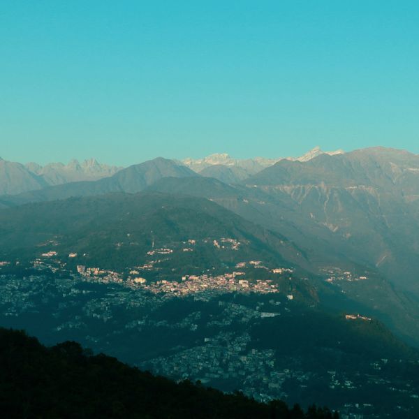 Montagnes ennuagées à Gangtok