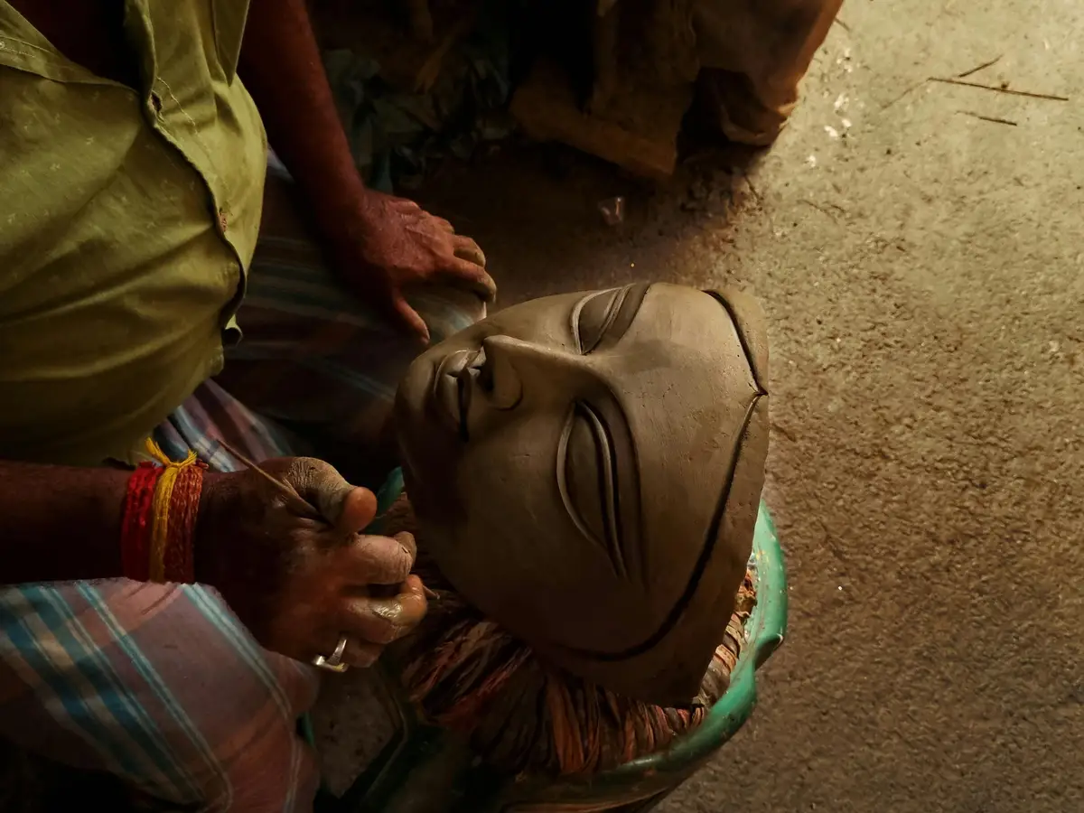 Atelier de potiers à Kumartuli à Kolkata célèbre pour ses idoles religieuses en argile