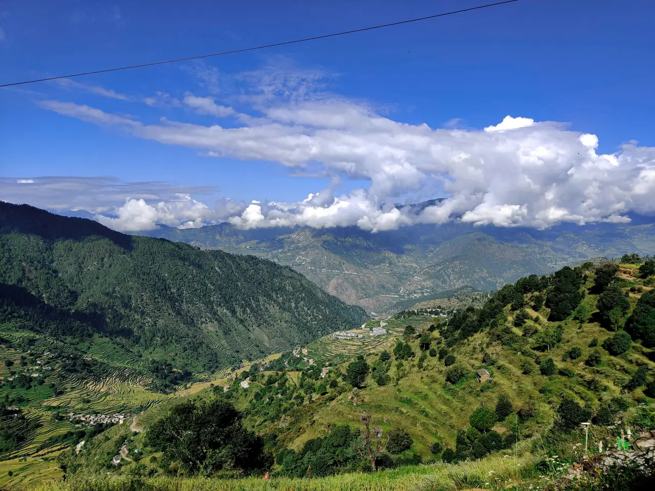 Montagnes vertes de l'Himalaya